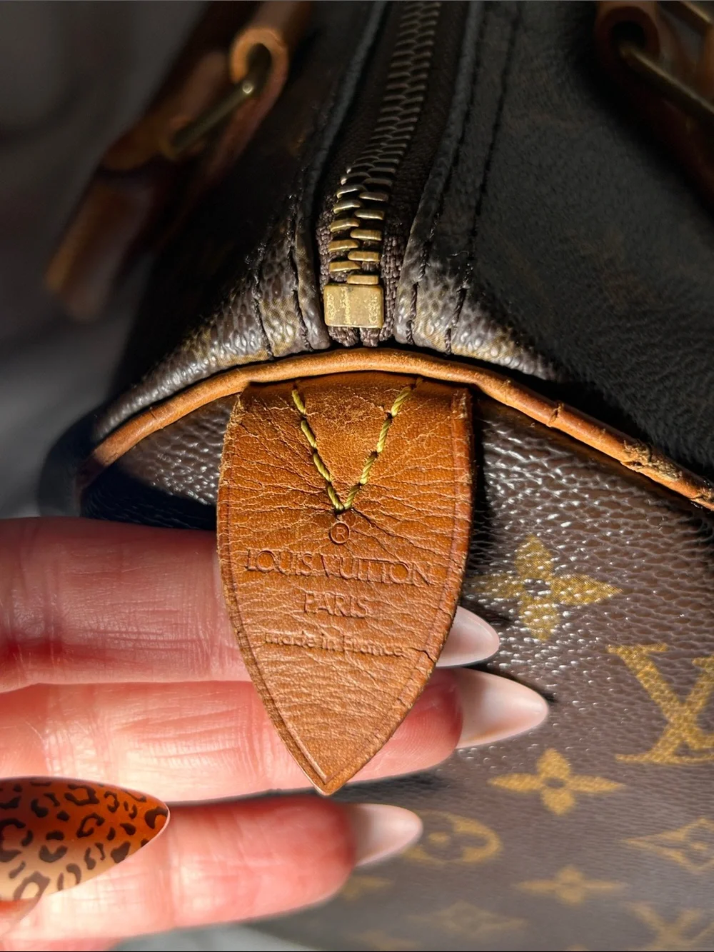 420. Louis Vuitton Monogram Speedy 25 w/coa
